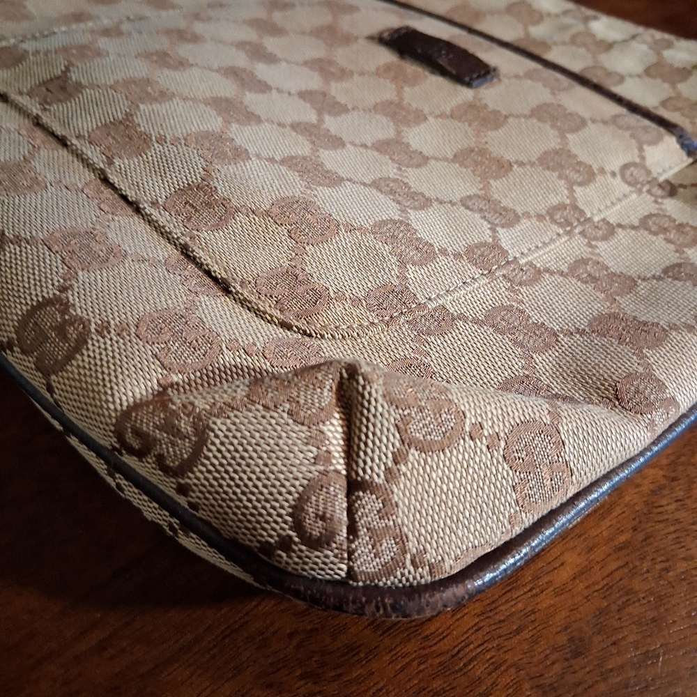 Gucci Tan and Brown Crossbody Bag - Picture 12 of 16
